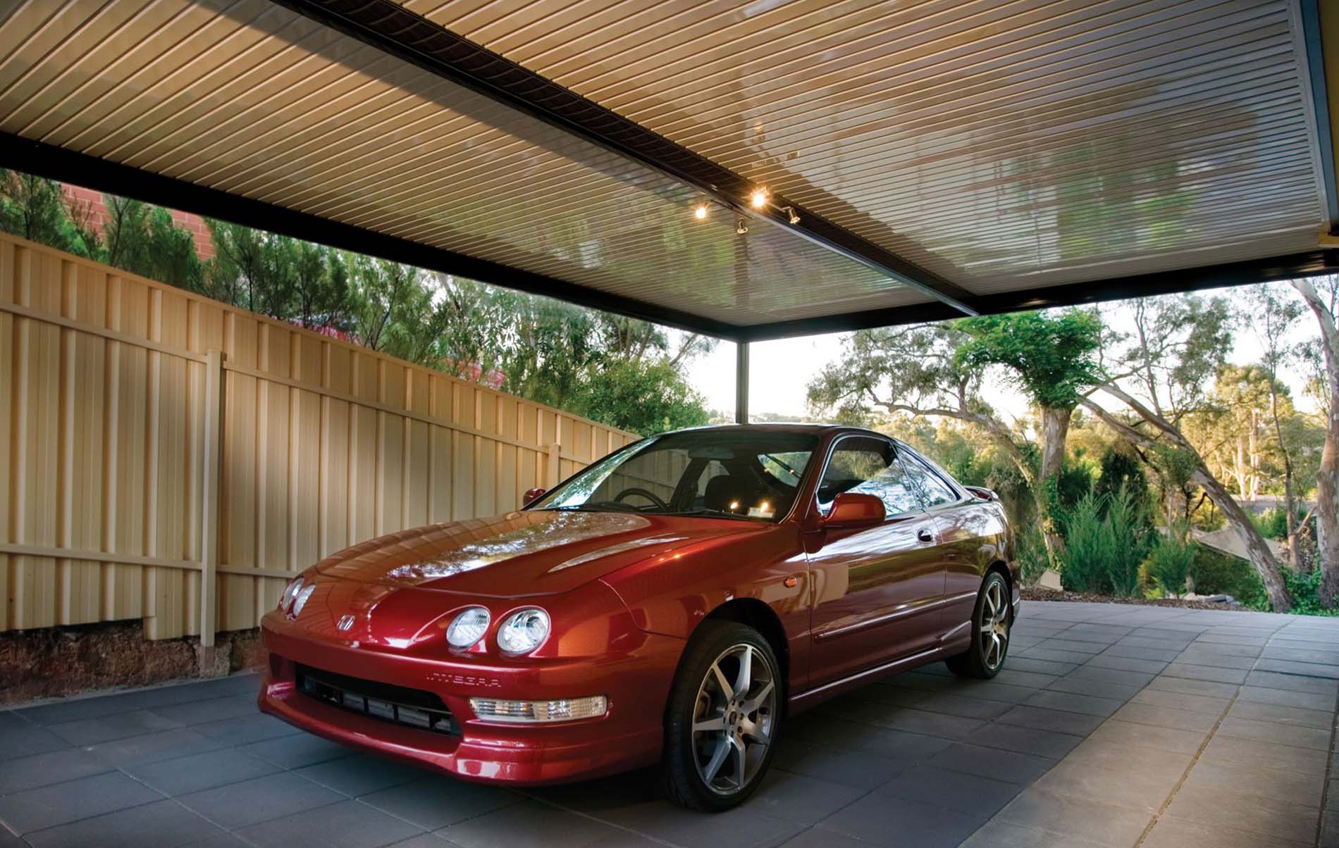 Contemporary flat roof patio design with polycarbonate panels