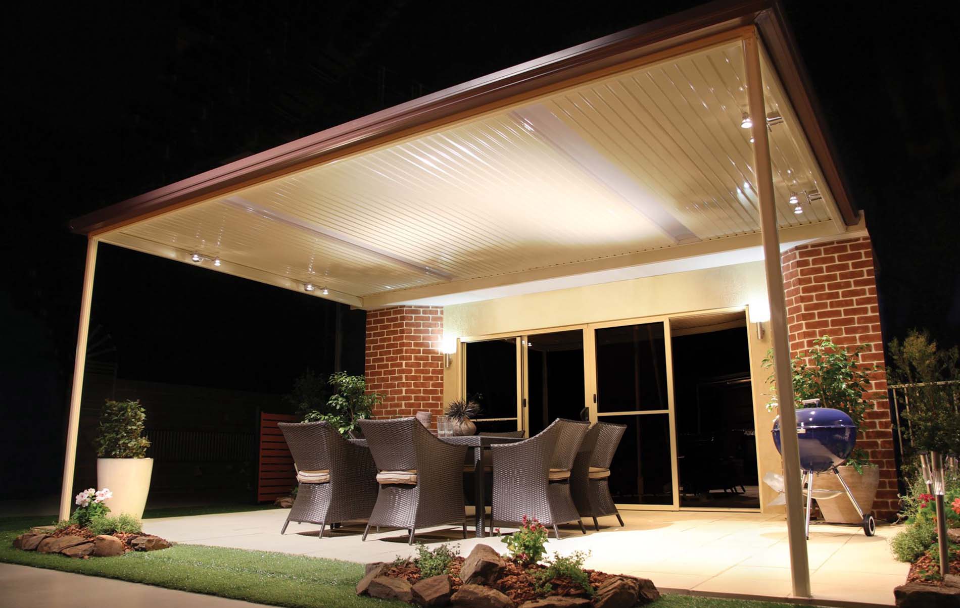 Minimalist flat roof patio with integrated lighting and ceiling fan