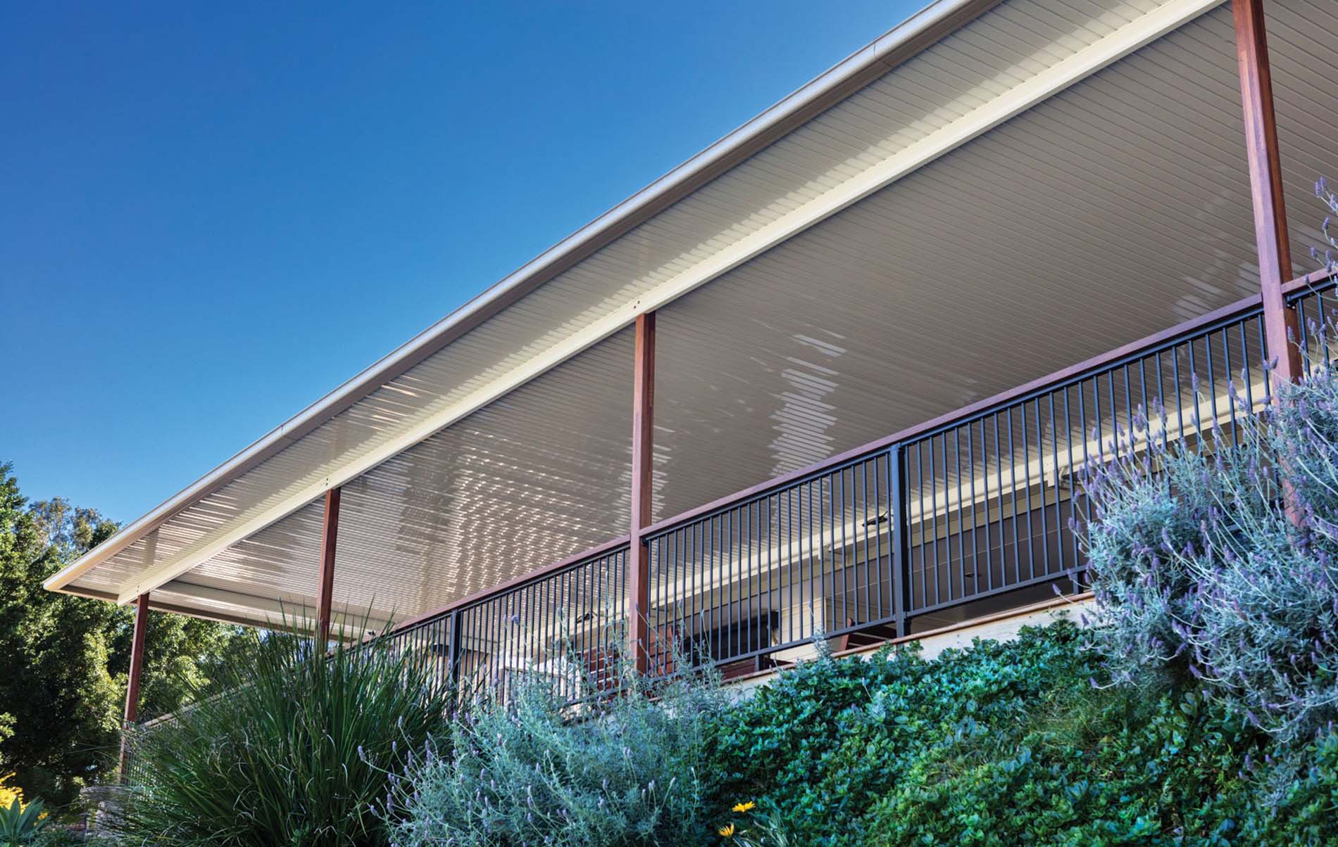 Modern flat roof patio with integrated lighting and timber-look posts