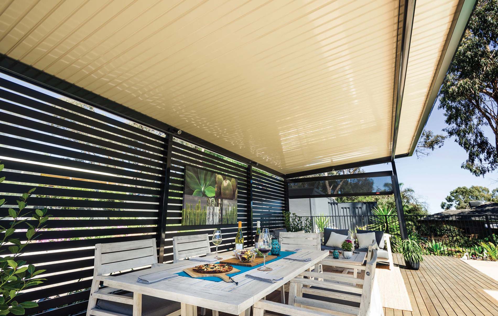 Flat roof patio with integrated lighting and timber-look posts